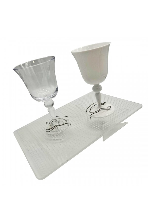 CLINK FREE FIXING SYSTEM TEKNE VE KARAVANLAR İÇİN TABAK ,BARDAK VE KADEH SABİTLEYİCİ DELİKLİ AKRİLİK PLEKSİ TEPSİ  -  30x40cm